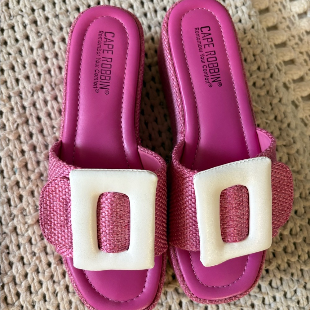 NWOT Cape Robbin Hot Pink Platform Slide Sandals with White Buckle - Picture 5 of 5
